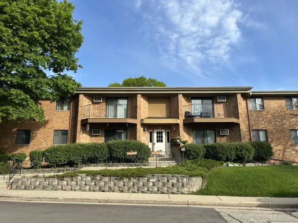 4417 South Greenridge CIRCLE #F, Greenfield, WI 53220