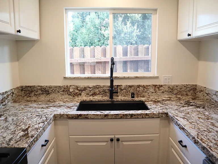 1015 Vernon St #B — Photo 7