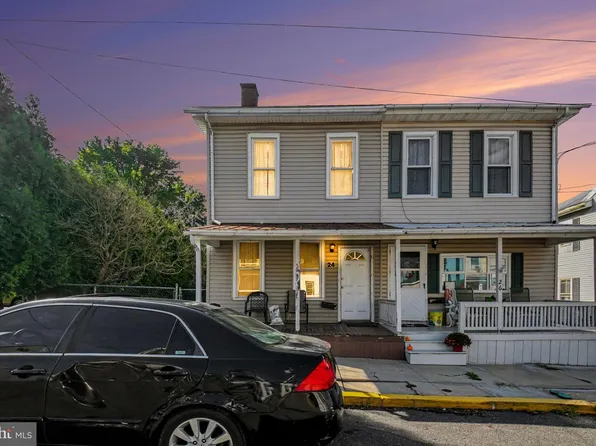 24 N 2nd St, Womelsdorf, PA 19567