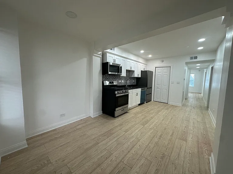 1507 W Nelson St #1 — Photo 4