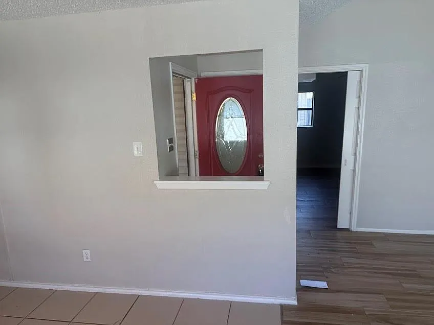3 bed, 1.0 bath, 936 sqft, $1,729 — Photo 2