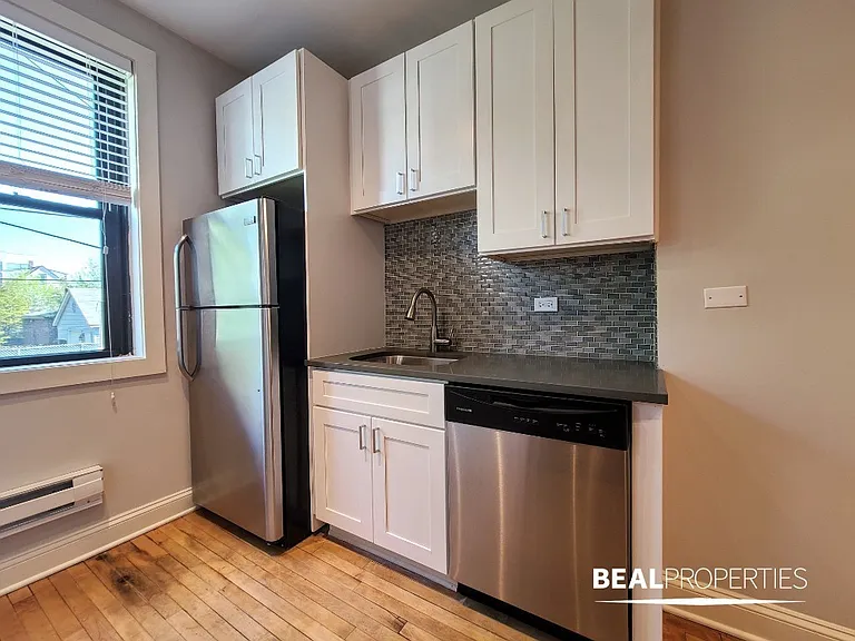 2325 N Rockwell St #B2 — Photo 6