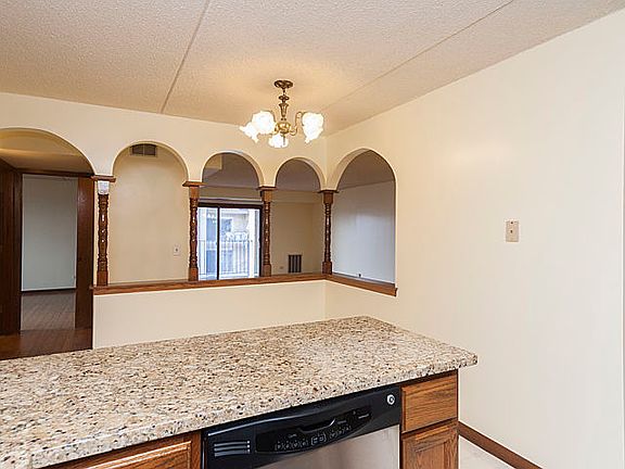 4th image of 6433 W Belle Plaine Ave APT 403