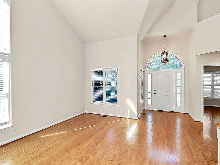 500 River Oaks Ln — Photo 3