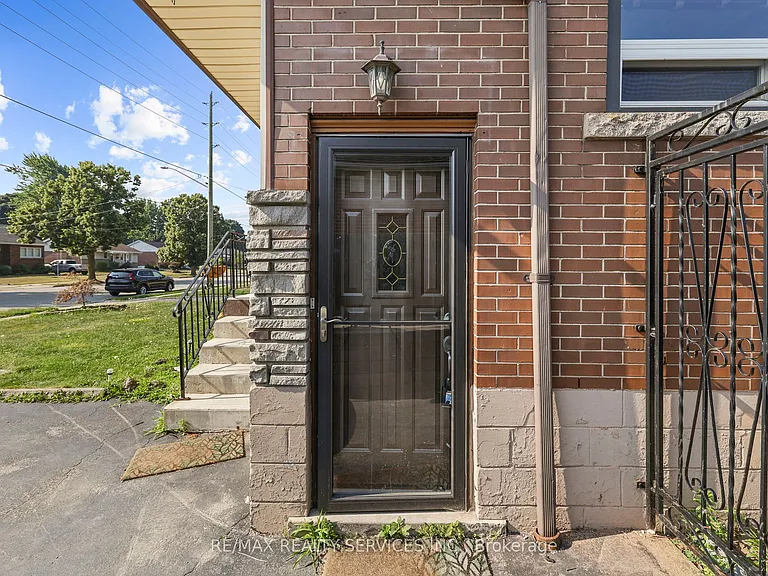 368 Upper Kenilworth Ave — Photo 2