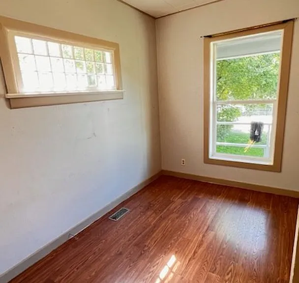 2521-2523 E. Sharp Ave — Photo 4