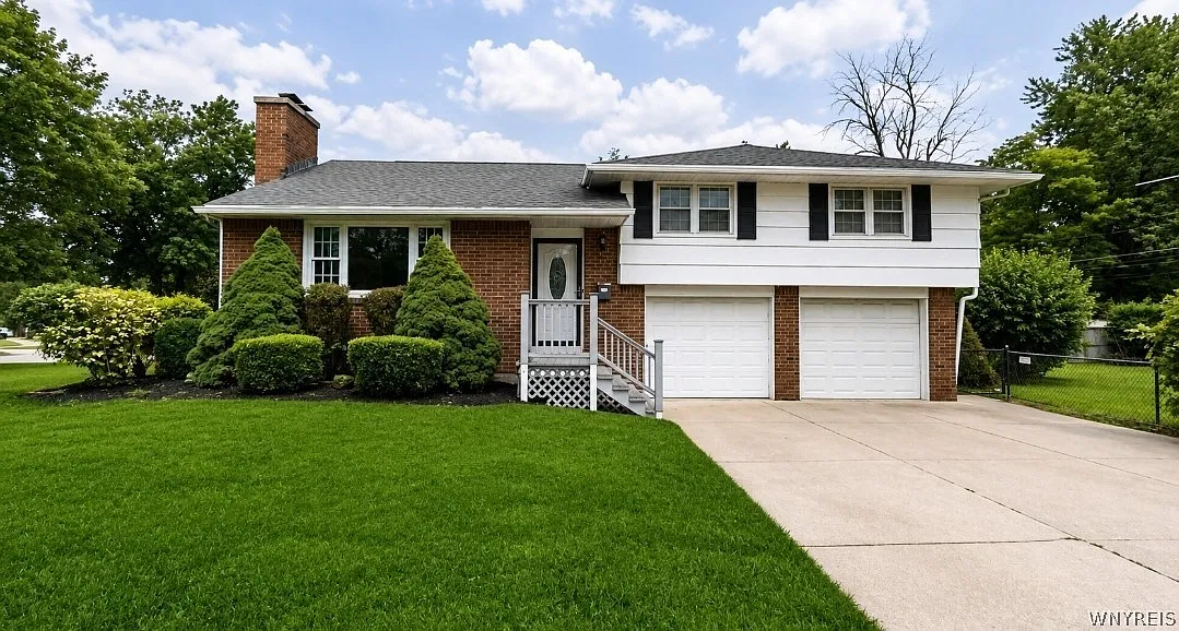 3 bed, 1.5 bath, 1615 sqft, $2,600 — Photo 1