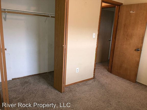 3rd image of 1002 18 1/2 St S APT 3