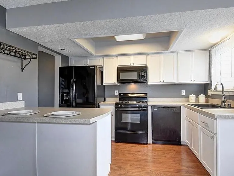 766 Quesnel Dr — Photo 10