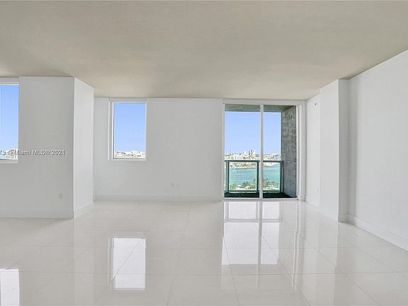 4th image of 244 Biscayne Blvd #11