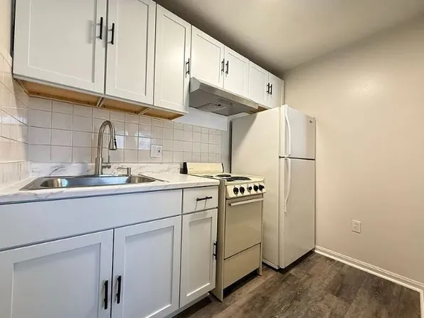 130 English Village Rd APT 103, Manchester, NH 03102