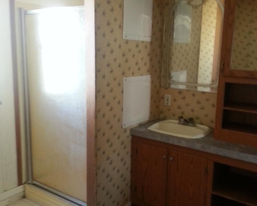 2nd image of 806 S Elm St