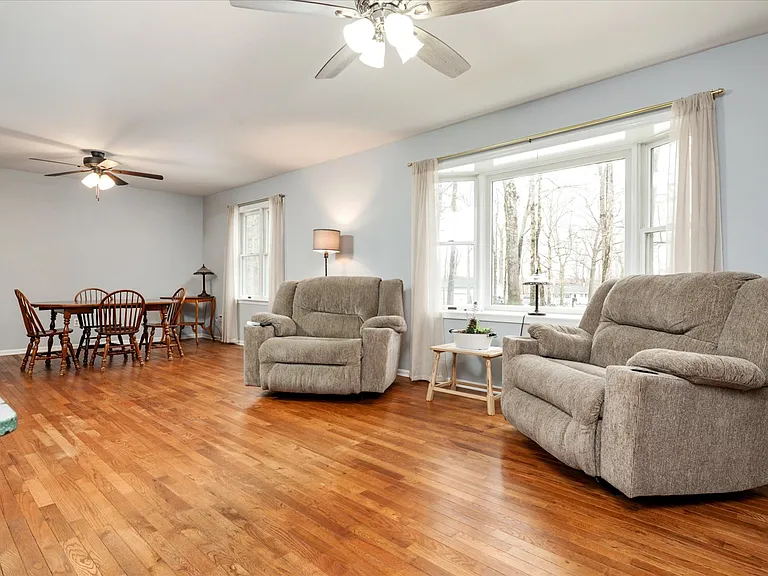 8953 Treesdale Dr — Photo 11
