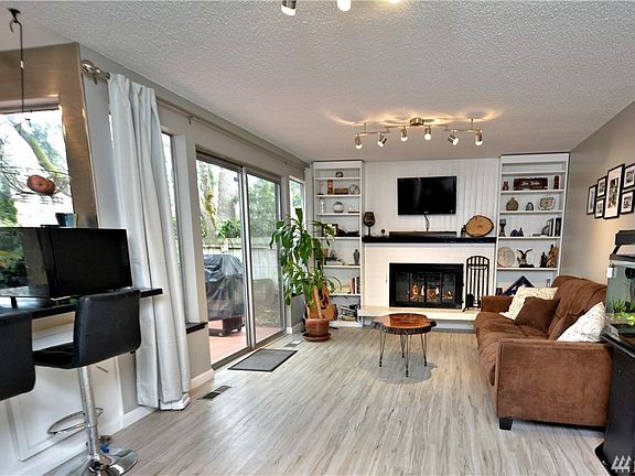 3rd image of 7414 Onyx Dr SW