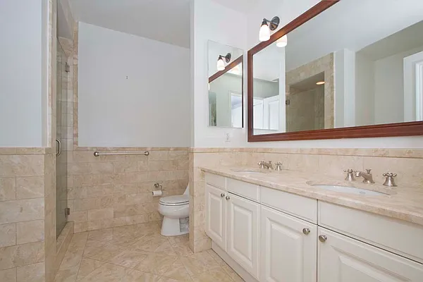 Sold by LG Fairmont Group | media 5