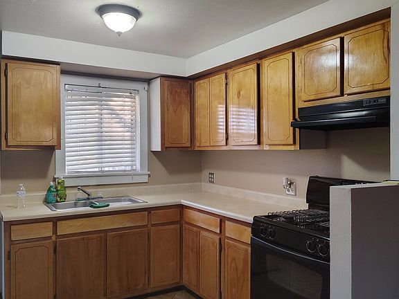 3rd image of 1500 E 20th St