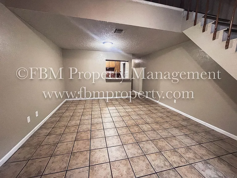 2539 W Sycamore Ave — Photo 17