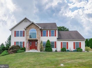 113 Letort Ln, Douglassville, PA 19518