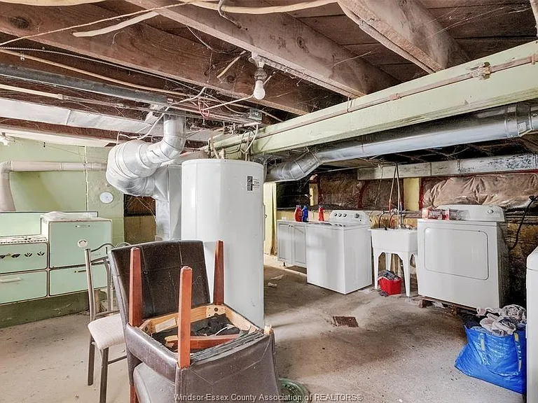 3484 Peter St — Photo 20