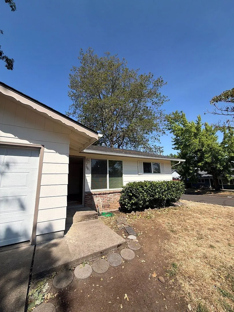 2 bed, 1.0 bath, $1,695 — Photo 2