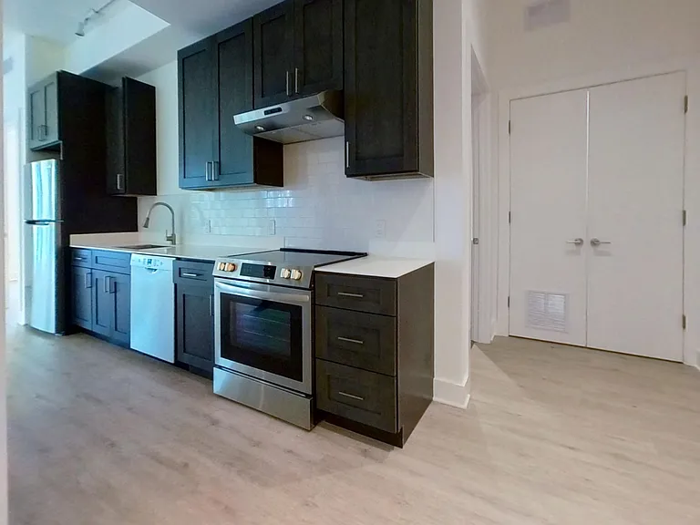 30 Edgewater Pl #301 — Photo 11