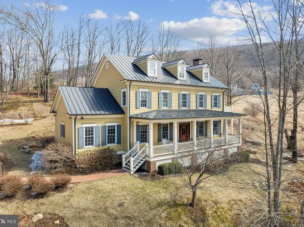 73 Old Meadow Ln, Hot Springs, VA 24445
