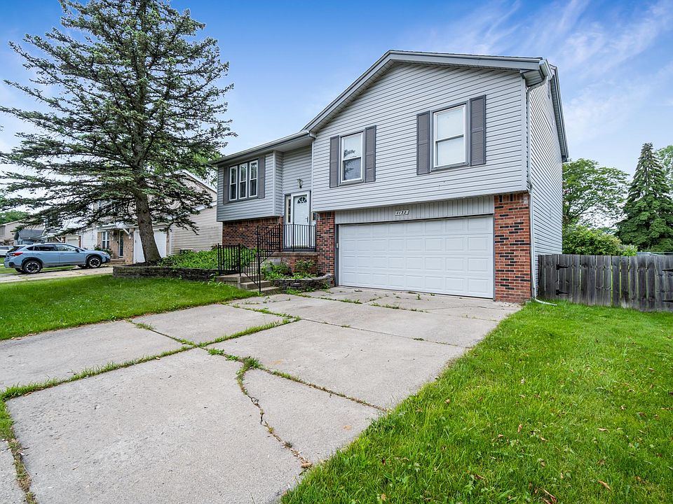 1st image of 1132 Hampshire Dr
