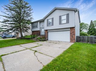 1132 Hampshire Dr, Canton, MI 48188