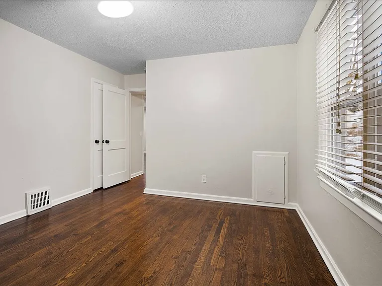 5332 Cedar St — Photo 17