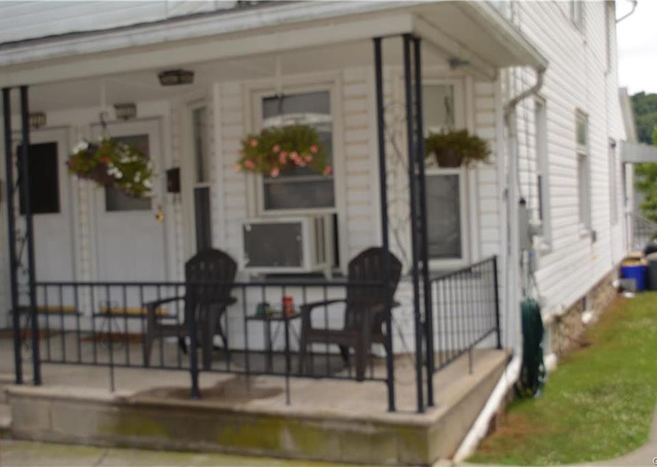2nd image of 133 S 3rd St