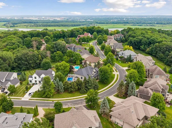 10053 Trails End Rd, Chanhassen, MN 55317