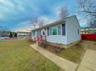 1 Jensen Rd, Bay Shore, NY 11706