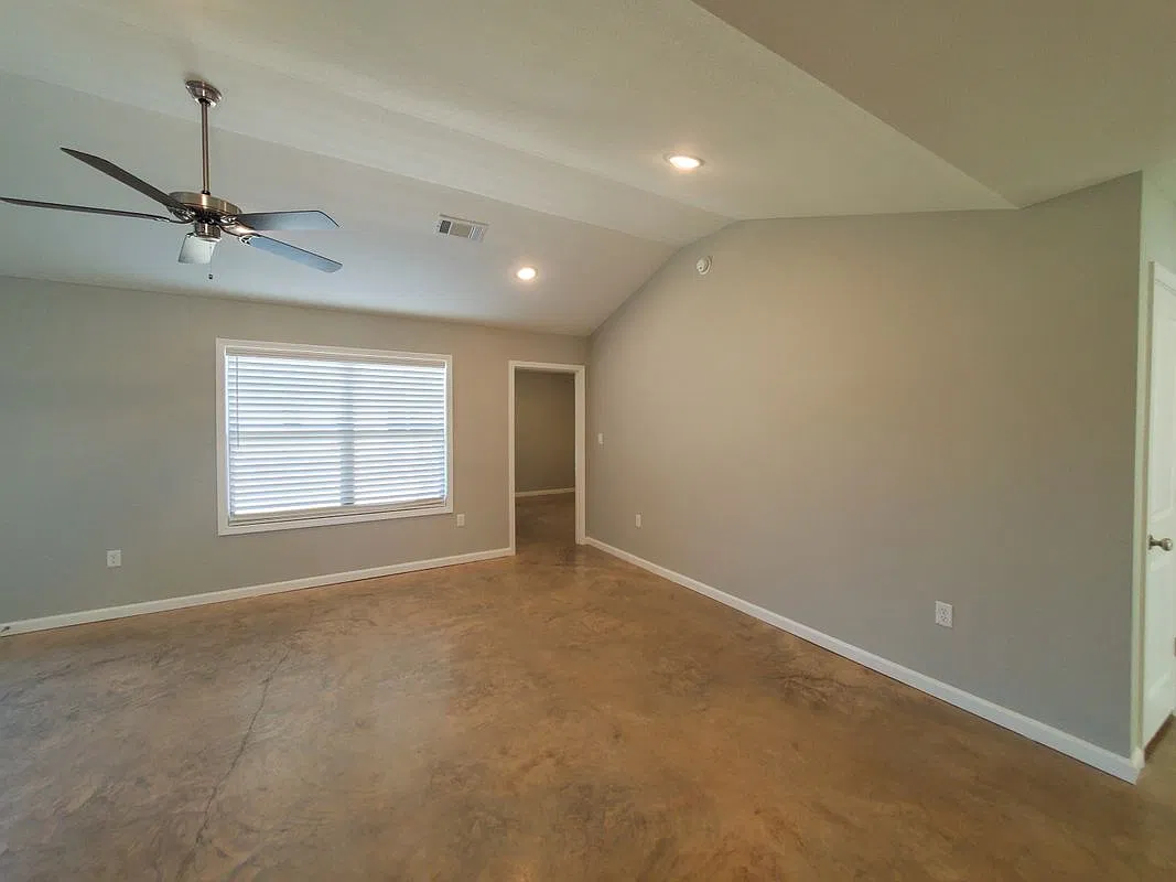 3 bed, 2.0 bath, 1384 sqft, $1,400 — Photo 3