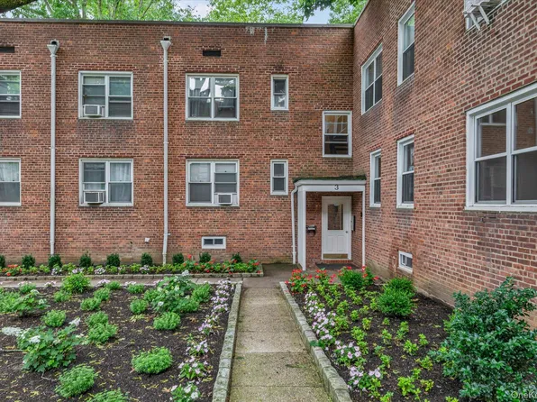3 Edwards Street #1F, Roslyn Heights, NY 11577
