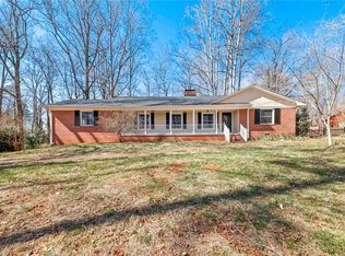 3830 S Lakeview Dr, Pfafftown, NC 27040