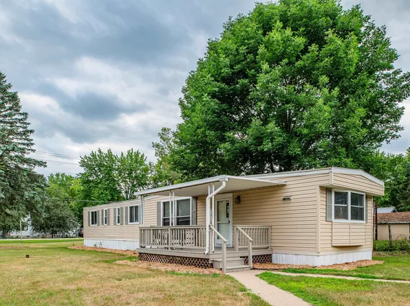 N2709 Duvenick Ln, Waupaca, WI 54981