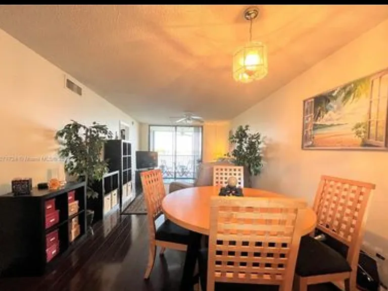 112 Lake Emerald Dr #309 — Photo 7
