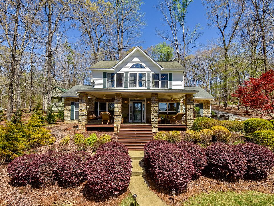 1st image of 691 Lakeview Dr