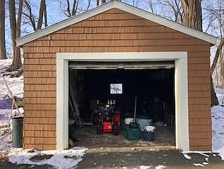 One car detached garage