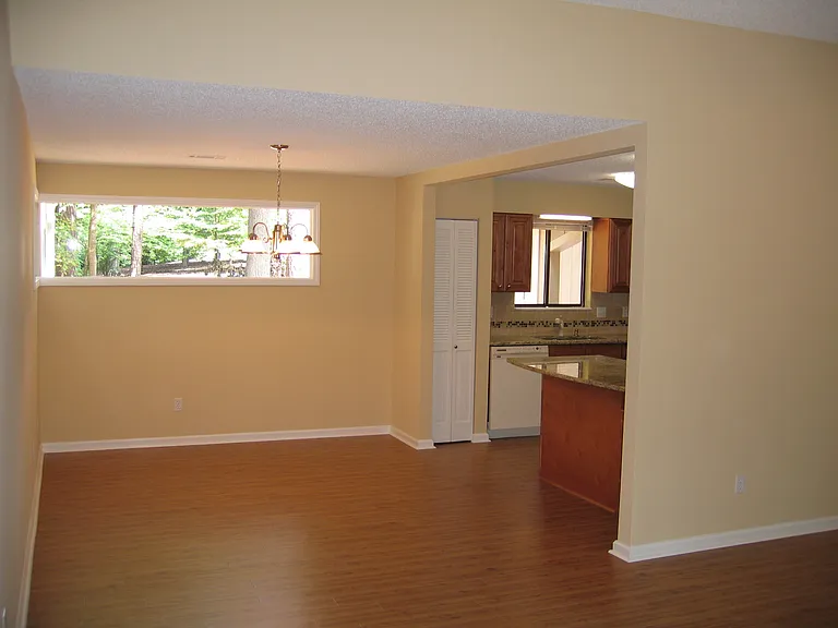 2320 Salem Dr NE — Photo 4