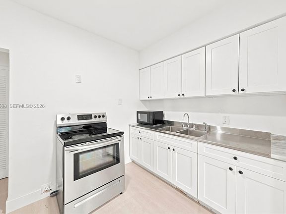 3rd image of 121 NE 56th St #5