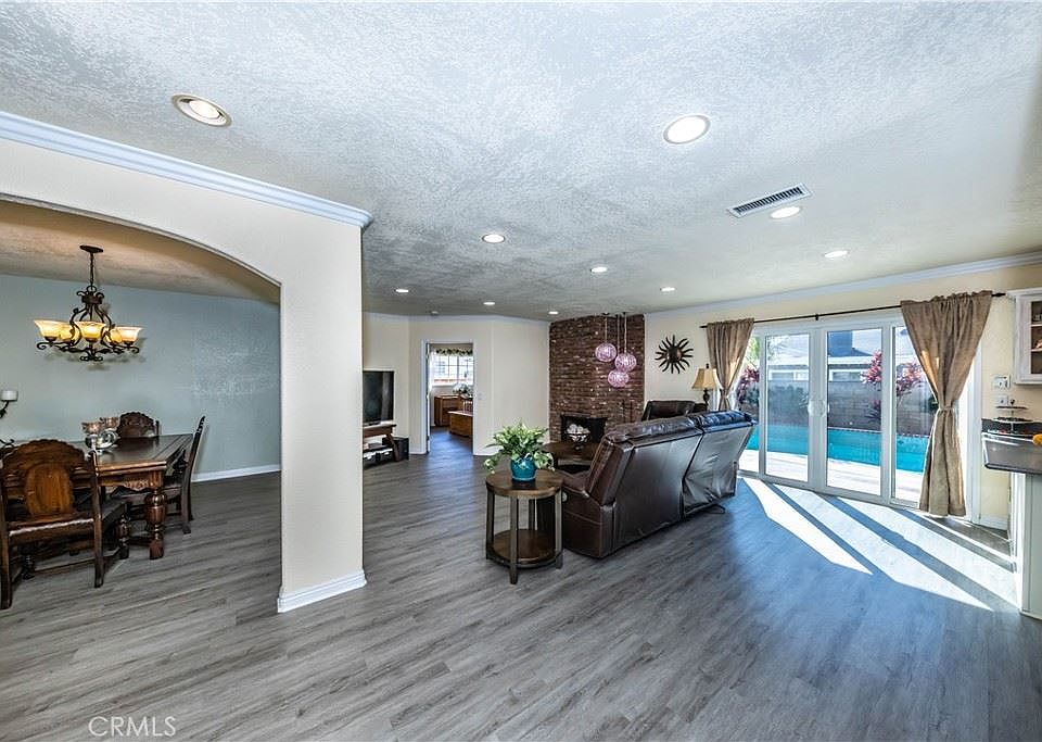 1st image of 2050 W Willow Ave