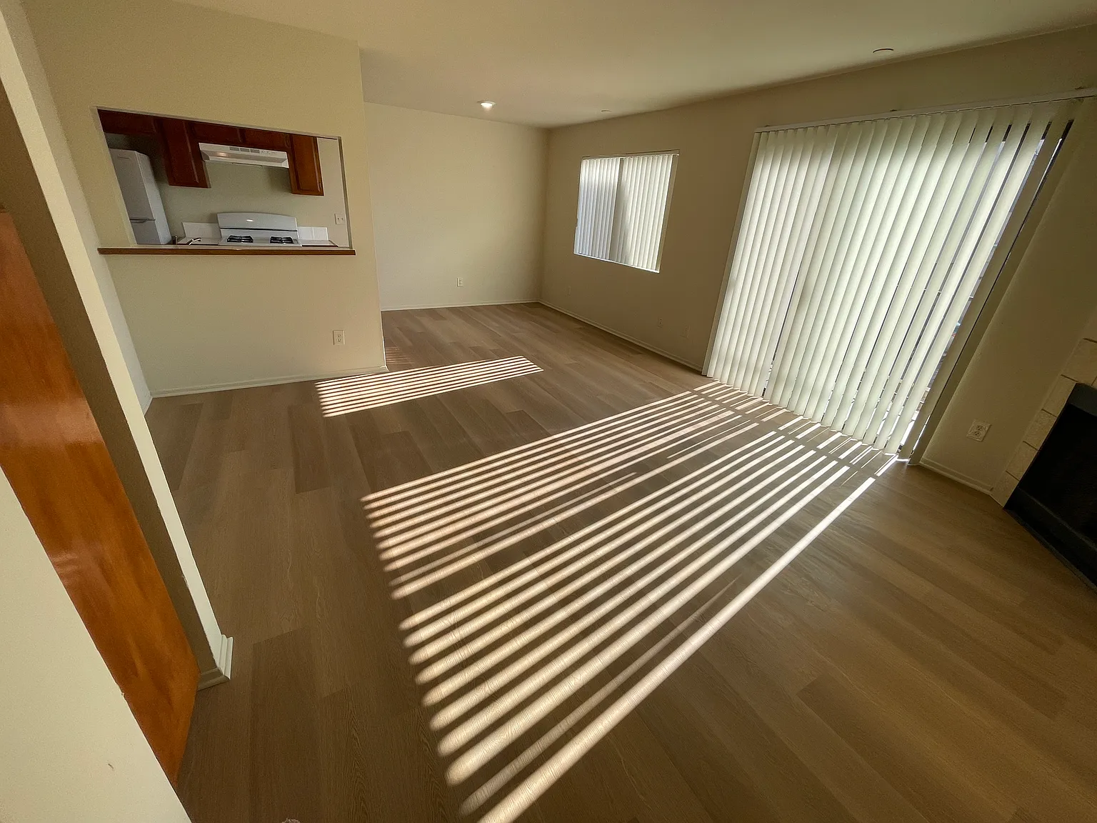 2 bed, 1000 sqft, $2,995 — Photo 4
