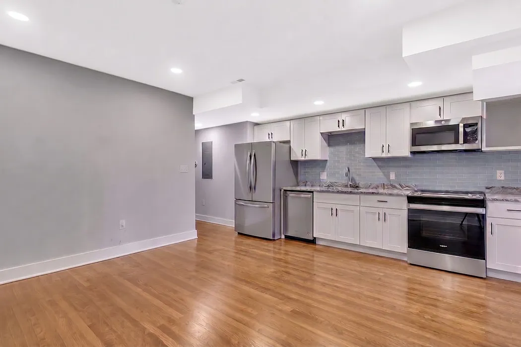 2 bed, 950 sqft, $2,497 — Photo 2