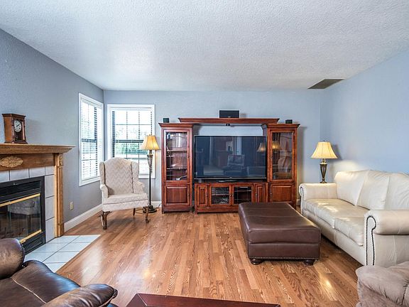 5th image of 31 Laurel Ct
