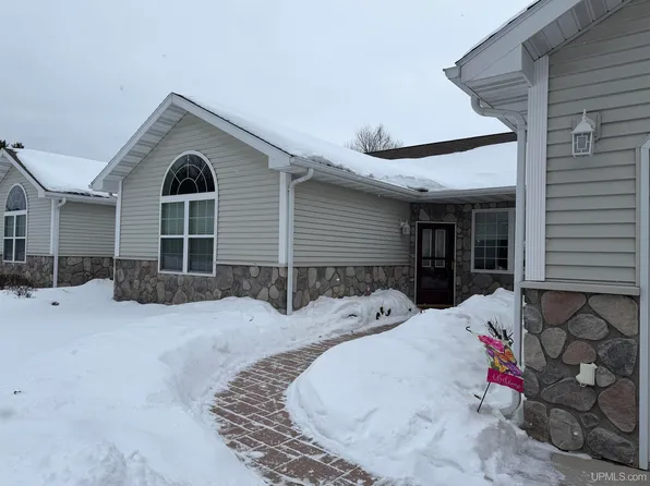 7516 S Lake Bluff .5 Dr #11, Gladstone, MI 49837