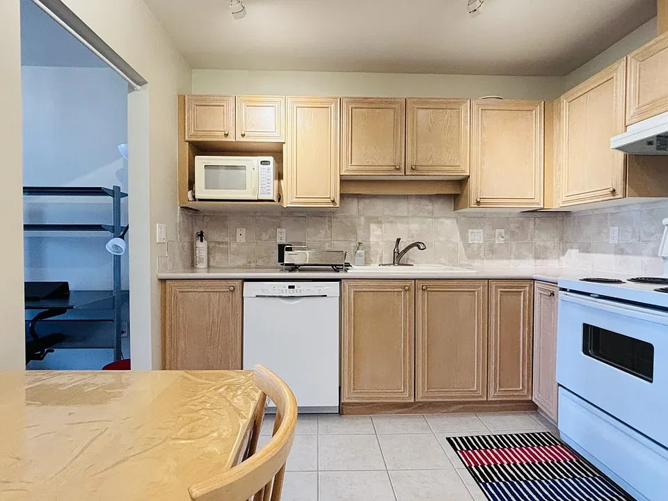 5863 Hampton Pl #305