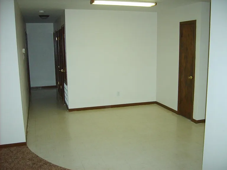 328 Miller St — Photo 7