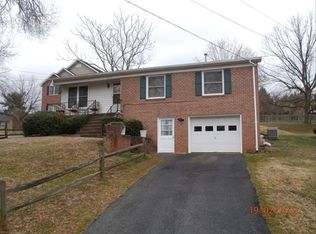 858 Saint Charles Ave, Charlottesville, VA