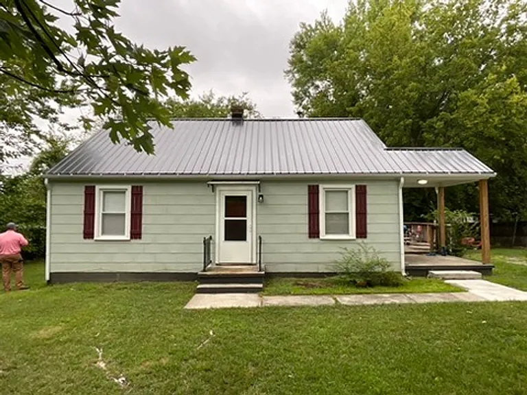 226 Fairgrounds Rd — Photo 1